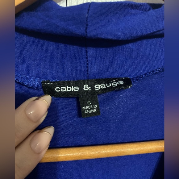 Cable & Gauge V-neck shirt - Picture 2 of 3